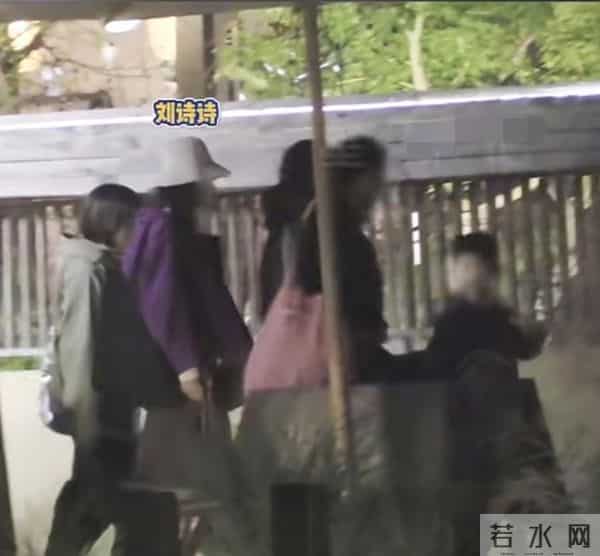 刘诗诗带儿子出来玩！6岁步步不回家被妈狂追扛上车，心疼吴奇隆
