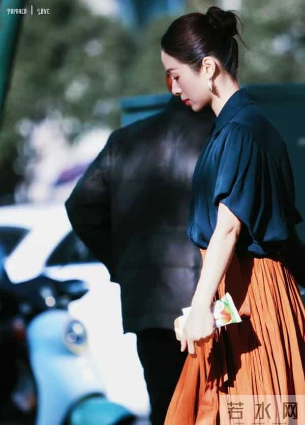 江一燕温州街头被偶遇,穿短裙腿被冻到黑紫,脸馒化到差点认不出