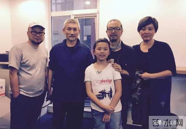 55岁张延依然优雅,父亲早逝最疼爱妈妈,和丈夫分居两地感情不变