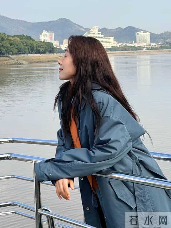 江一燕温州街头被偶遇,穿短裙腿被冻到黑紫,脸馒化到差点认不出