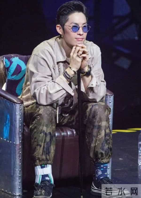 47岁尖嘴猴腮暴瘦脱相的吴建豪，终走上大S老路，给内娱提了个醒