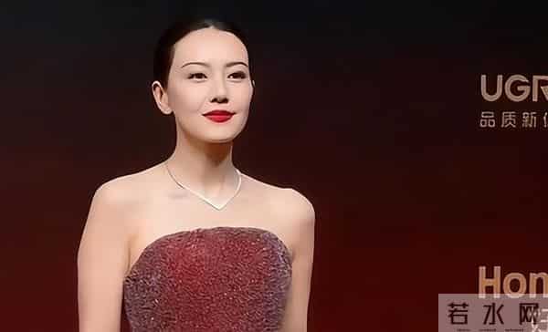 黄晓明也没想到，全运会结束十天后，穿黑西装的陈梦又给他争光了