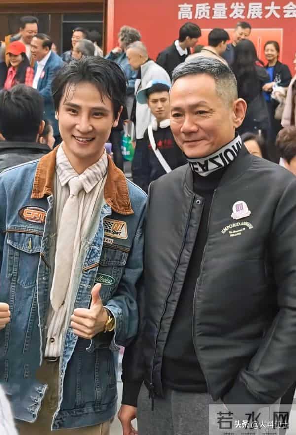 上戏80周年名场面:众星苍蝇馆聚餐、马伊琍江疏影低调、曝大合照