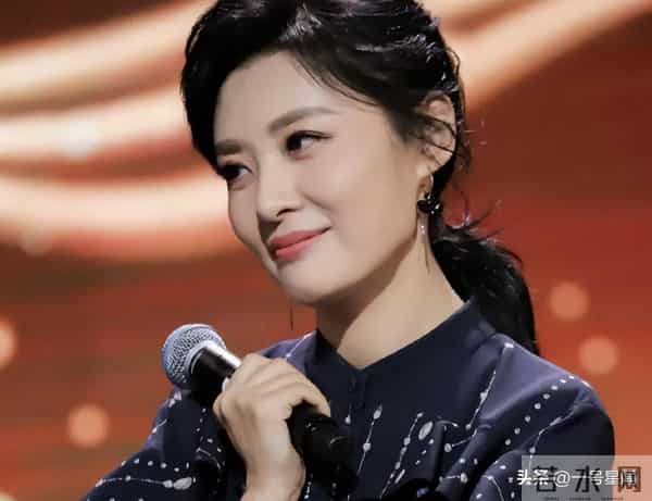 成名后抛弃丈夫，转身嫁大8岁富豪老公的周涛，终究遭到了"反噬"