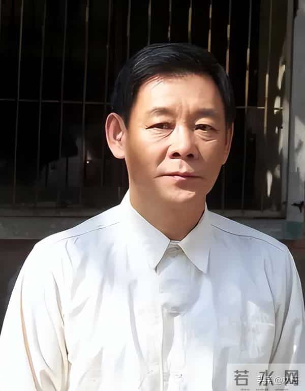 国家一级演员,今79岁仍在拍戏,住上亿四合院,儿子是他一生骄傲