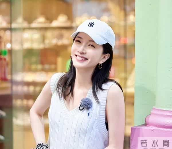 39岁江疏影近况曝光，嘴歪脸僵、膀大腰圆，身材发福胖到认不出