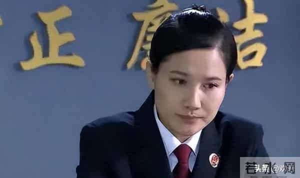 侯勇也没想到，曾被自己抛弃12年的糟糠之妻，今也开始走上坡路了