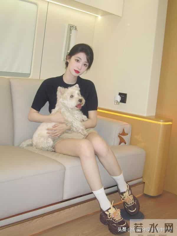 王楚然~超短运动热裤