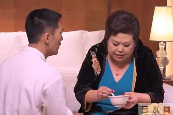 “扇巴掌富婆”董立范被曝去世，疑2020年心血管疾病离世 墓碑曝光