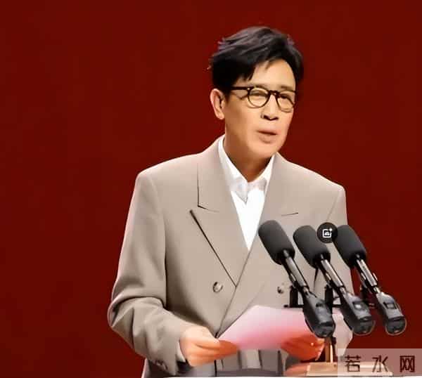 众星云集！于和伟戴眼镜讲话透心热，江疏影变学生 胡歌送这祝福？