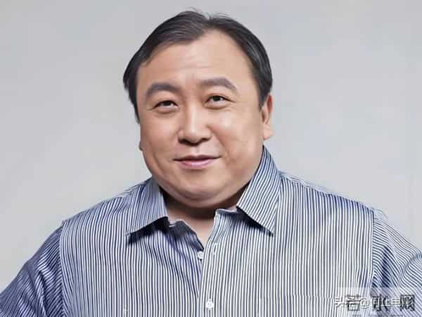 王晶大胆开麦爆内幕,陪玩陪睡只是“小意思”,四字弟弟惨遭牵连