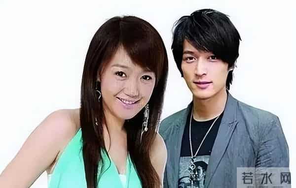 眼里没光了！47岁薛佳凝断崖式衰老，和高调秀二胎的胡歌两个画风