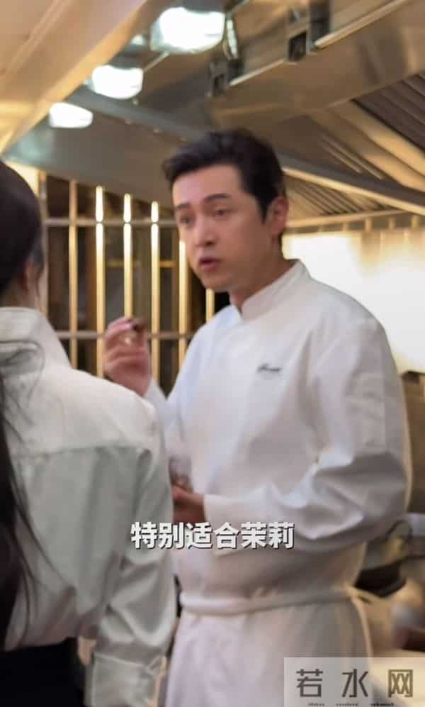 胡歌厨艺不错，亲自为田朴珺做红烧肉，自曝女儿爱吃蛋糕这一类