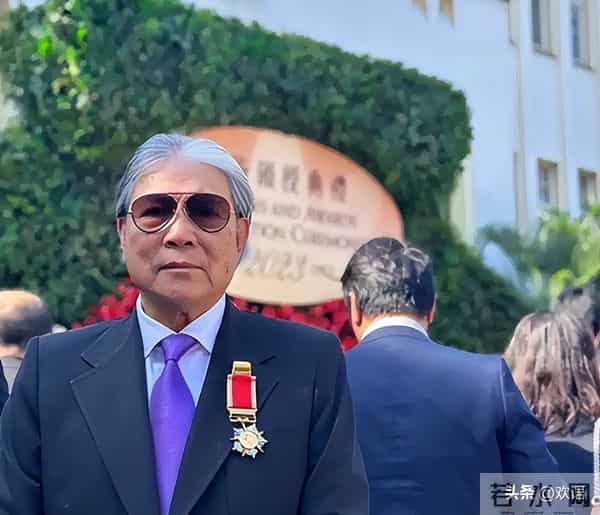 霍启刚也没想到，他79岁的父亲霍震霆，如今还能再为霍家“争光”