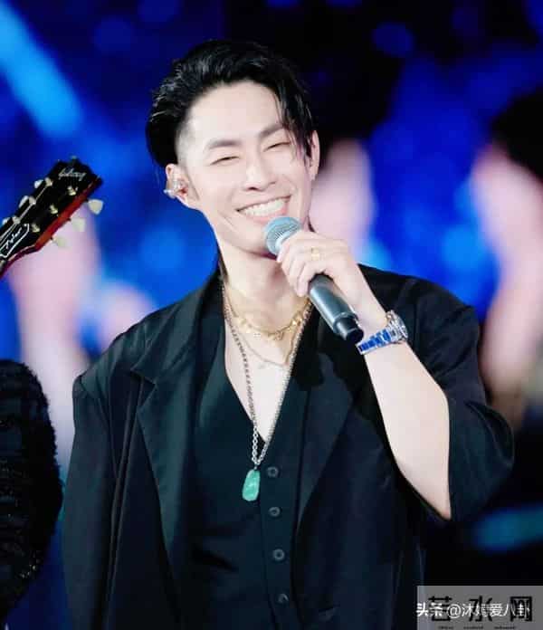 47 岁吴建豪状态崩塌 1 米 8 瘦到 100 斤 尖嘴猴腮像老头 肌肉男老了 20 岁