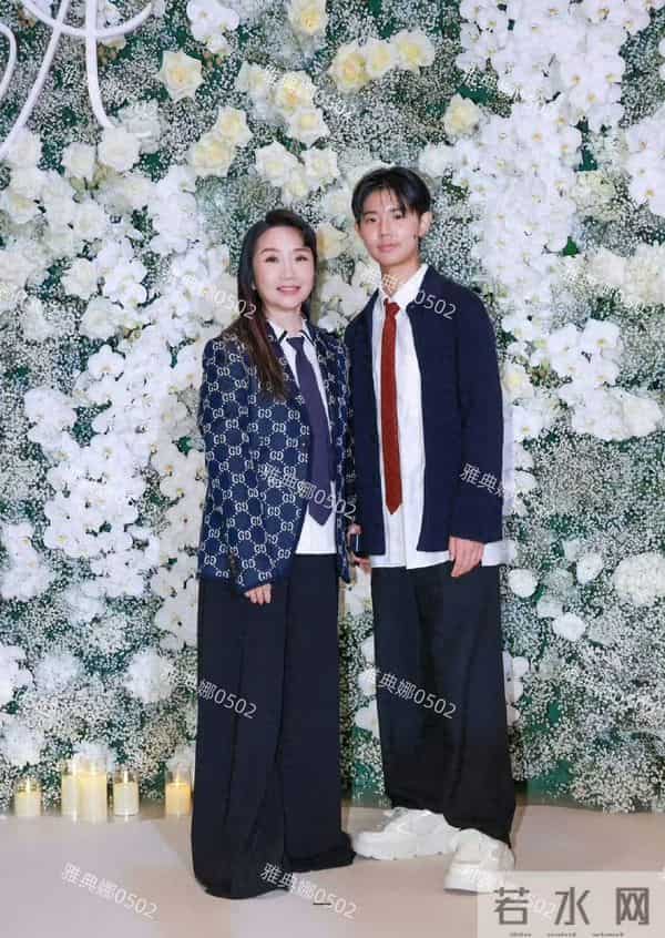 看了陶晶莹的女儿才发现小S的女儿算漂亮是湾湾星二代里的佼佼者