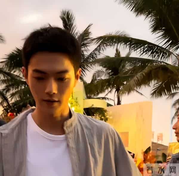 没想到，出轨传闻刚3个多月，许凯竟因一个举动，实现口碑暴涨