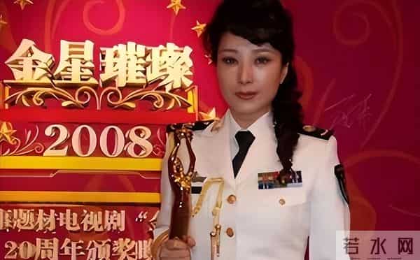 权色交易、陪睡上位，她压根不沾边，简直是娱圈的一股“清流”