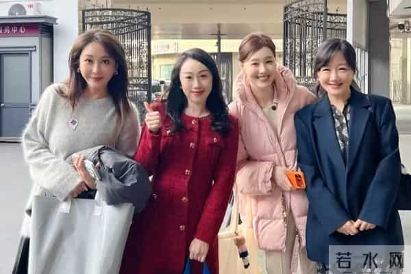 眼里没光了！47岁薛佳凝断崖式衰老，和高调秀二胎的胡歌两个画风