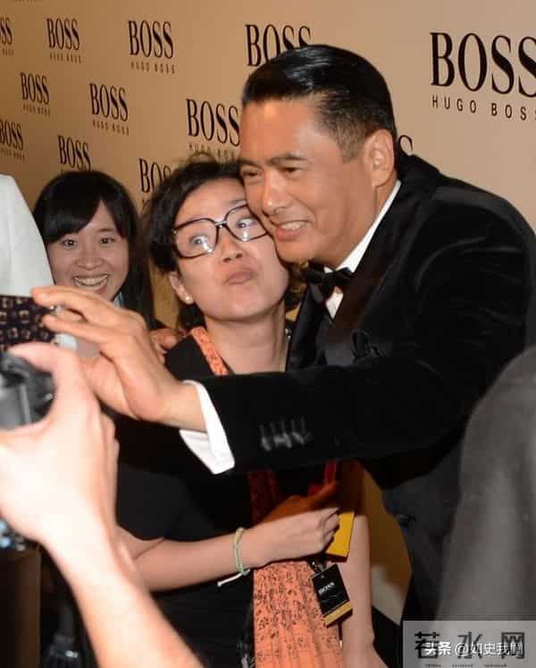 一场颁奖典礼，人情冷暖、江湖地位，在周润发身上体现得淋漓尽致