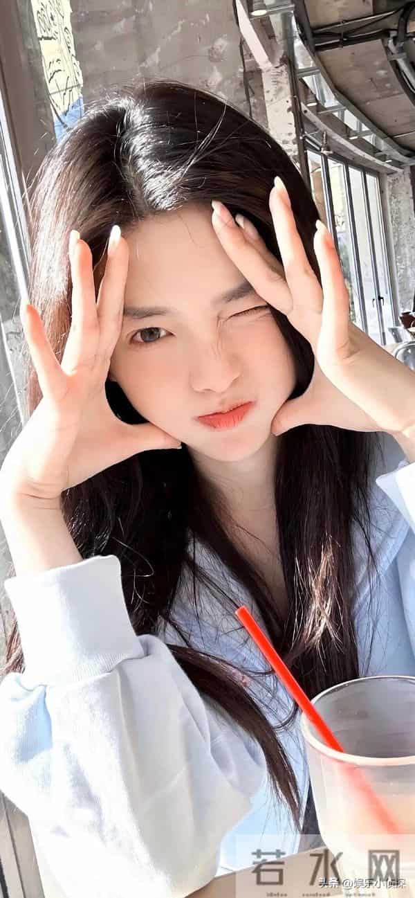 杨超越高清美图，青春感满满，太美了