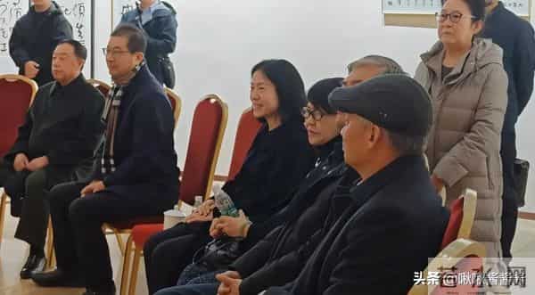 翁帆现状曝光，和母亲一起看展状态好，杨振宁的安排是对的