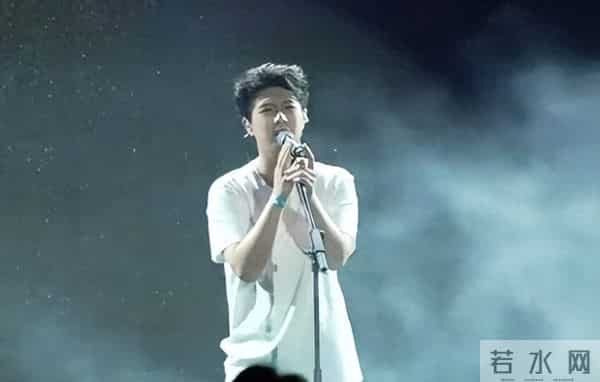 万梓良也没想到,年仅22岁的儿子开始为他争光,音乐比赛惊艳全场