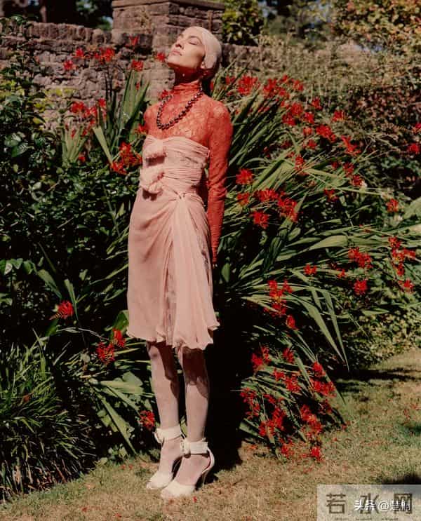 英国超模艾里珊·钟,MiuMiu2025度假系列服饰摄影