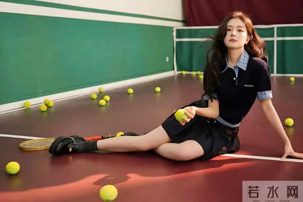 李兰迪绝美腿型，白细直堪称范本