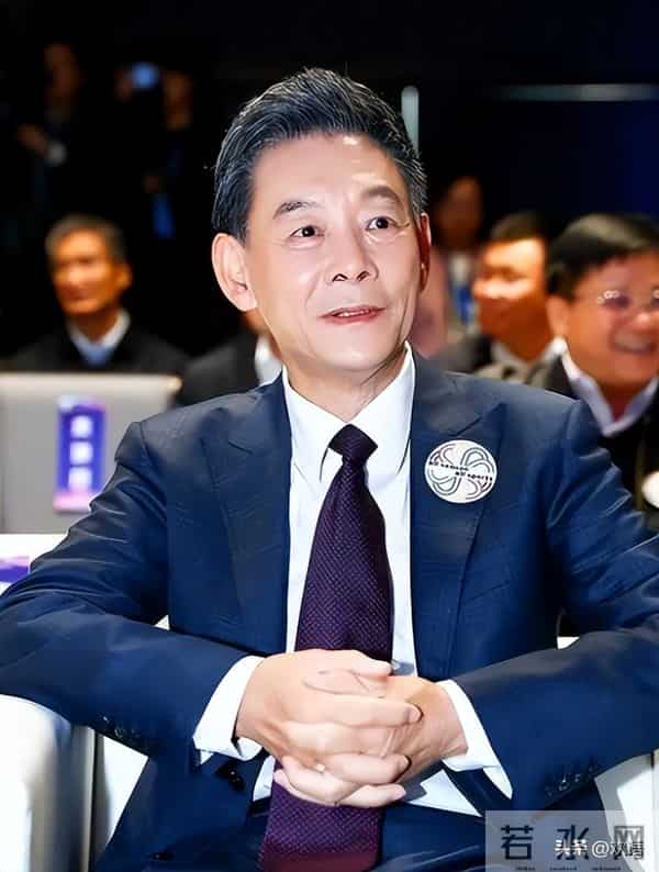 国家一级演员,今79岁仍在拍戏,住上亿四合院,儿子是他一生骄傲