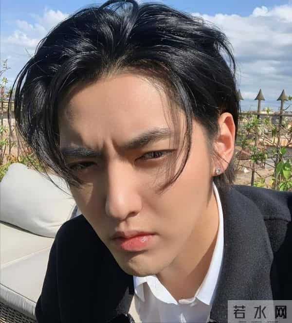 被判入狱只是冰山一角!法院出手,吴亦凡再迎噩耗,表哥也被牵连