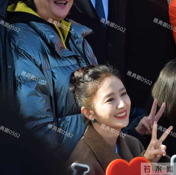 中戏遇到明星佟丽娅温柔漂亮但明显发福见老,靳东又高又帅很有派