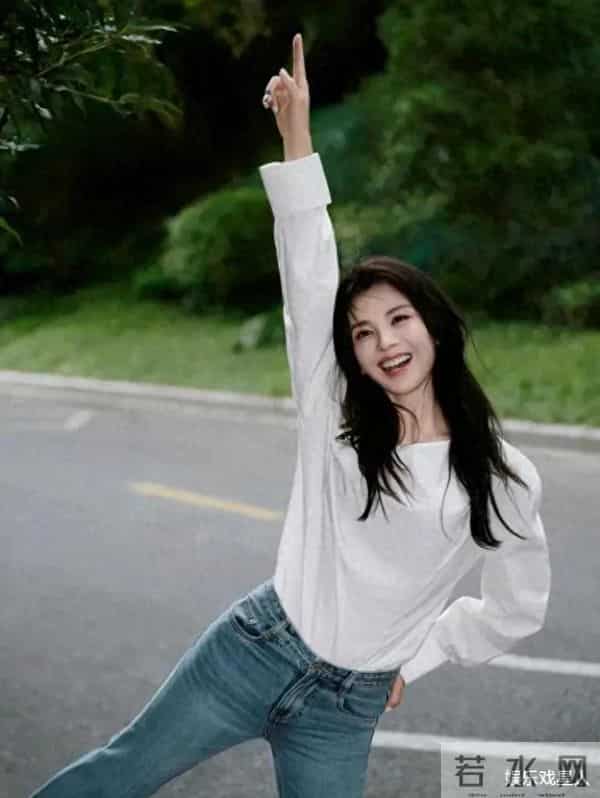 刘涛一张瘫倒台球照火上热搜,网友:撕掉精致标签的样子太爽了!