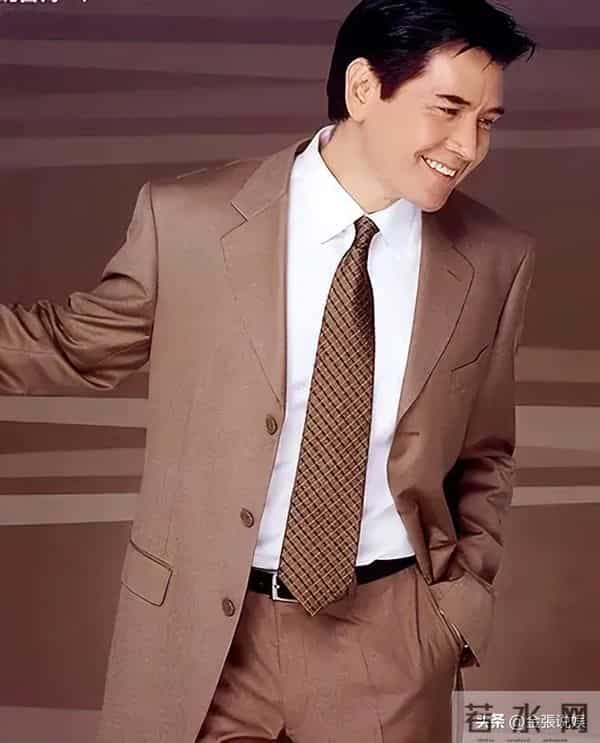 费翔在英国独居