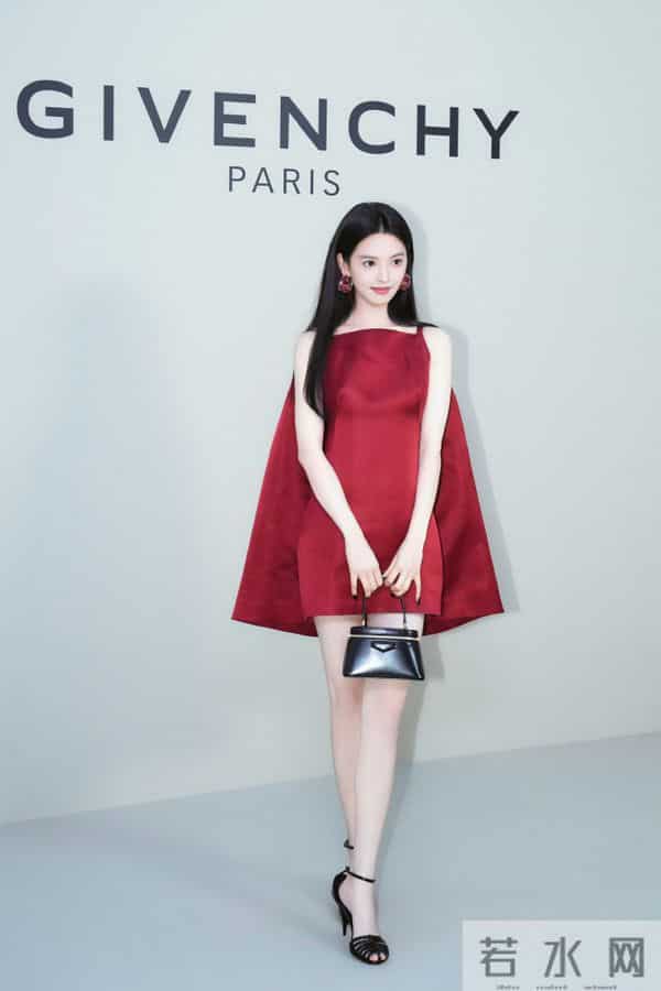 章若楠,腿又白又细