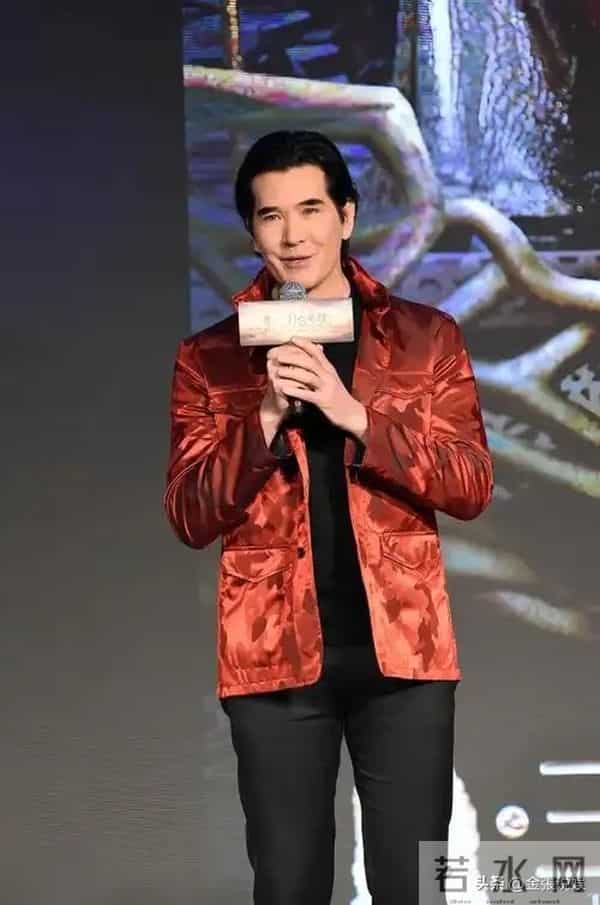 费翔在英国独居