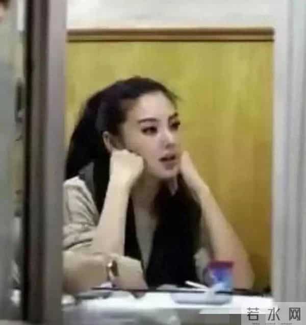 看了张雨绮早期的生图，难怪说追她的人能排到法国