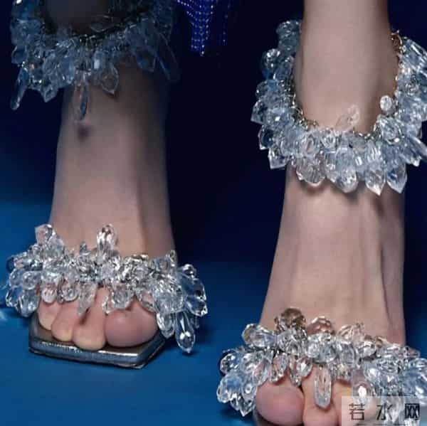 赵露思的“希腊脚”火了:藏在甜妹气质下的古典“野心”~