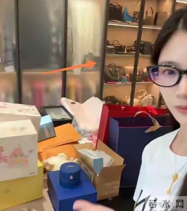 王灿胖16斤晒赘肉不P图，杜淳上百条牛仔裤衣帽间，奢华到离谱