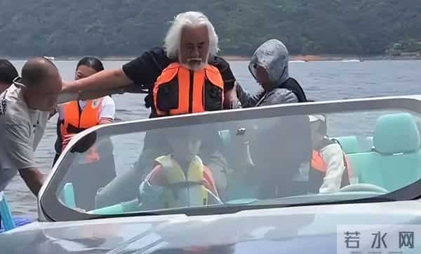 嫁大31岁“爹系老公”,连生3子的杜星霖,狐狸尾巴终于藏不住了