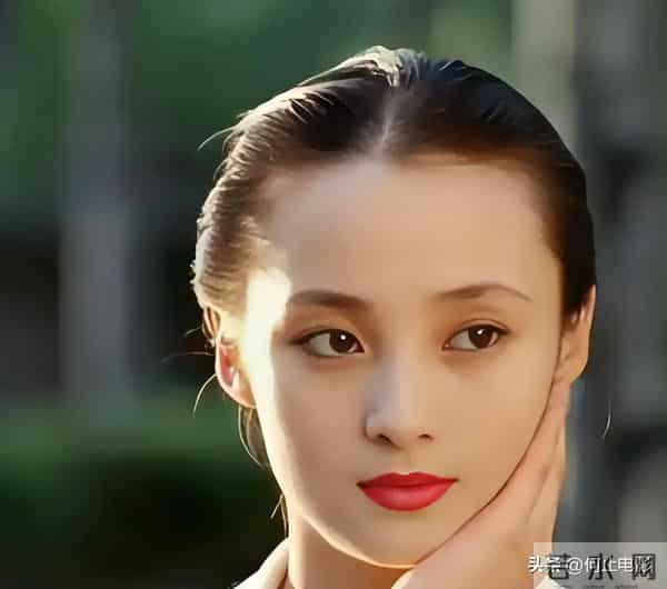 十年婚姻八次背叛，闺蜜竟是蒋勤勤，她留下7字遗言后烧炭自尽