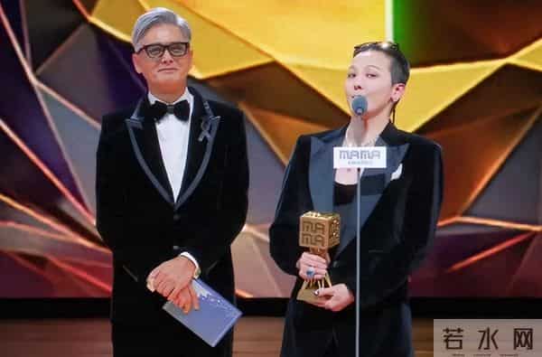 70岁周润发出席香港MAMA，仅一天恶心的一幕发生了，成了众矢之的