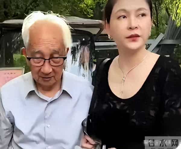 知名演员嫁大44岁老艺术家，现丈夫91岁垂垂老矣，她47岁貌美如花