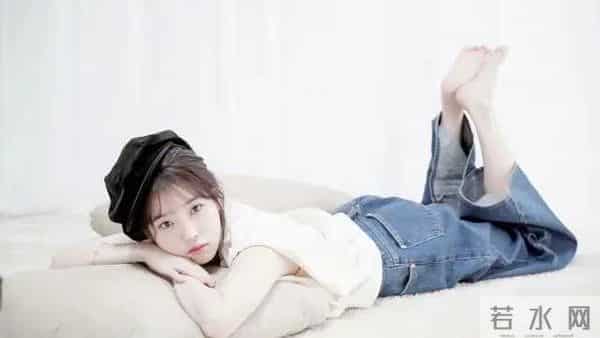 iu李知恩光脚丫好白嫩