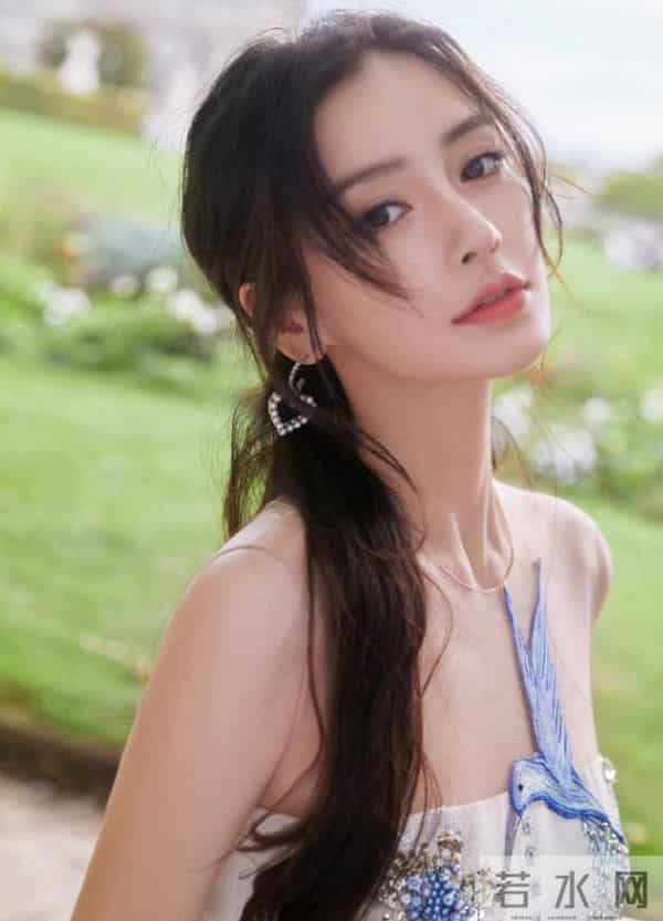 黄晓明也没想到，被他万分嫌弃的前妻杨颖，已经走上了另一条路