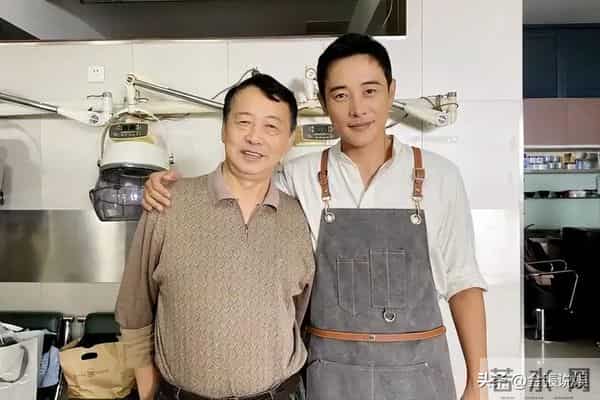 婚变传闻不到半月,罗晋近照曝光形象大变,恶心的一幕却发生了