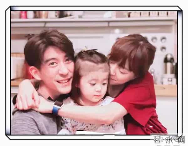 许玮甯在婚礼上与孙玮延亲密合影，引发网友吐槽：没有边界感！