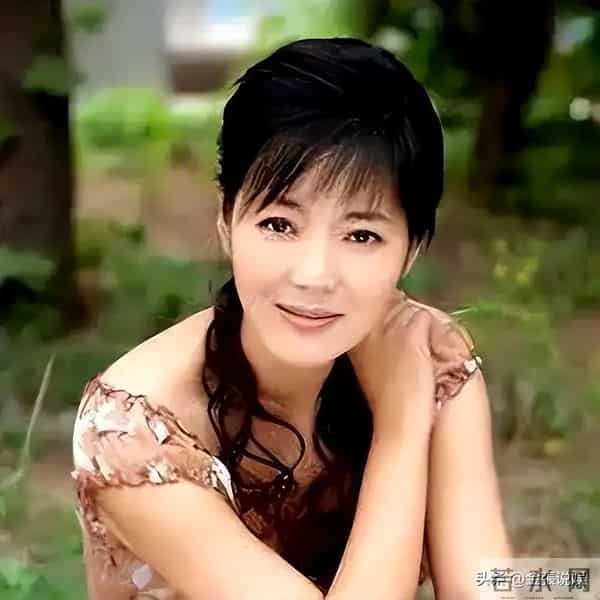 国家一级演员王茜华:45岁高龄为小丈夫生儿子,她后悔了吗?