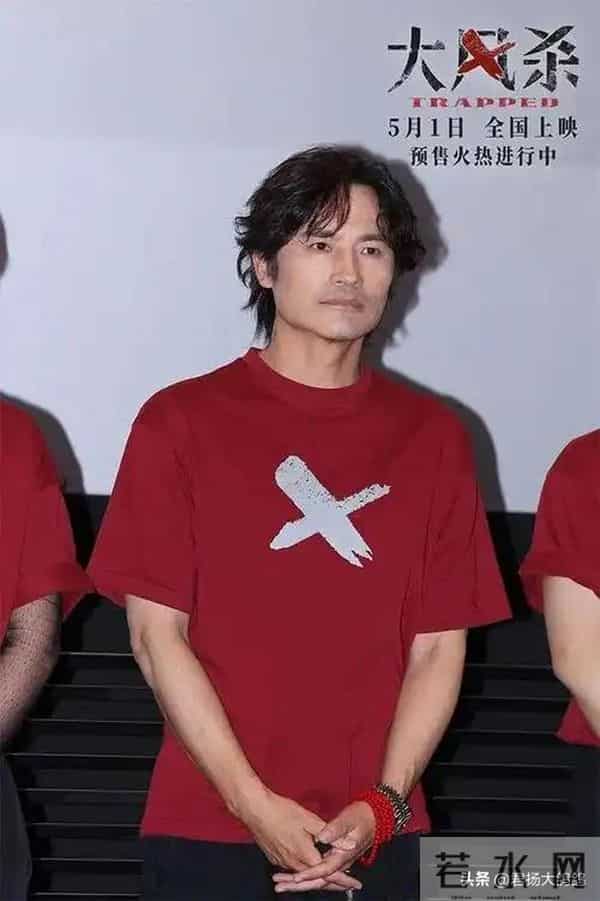 曾与孔琳同居，和柯蓝恋爱，却悄悄娶圈外美女，如今51岁过得如何