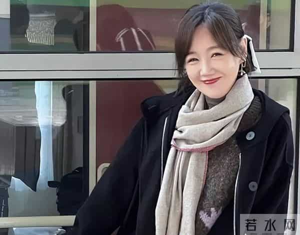 眼里没光了！47岁薛佳凝断崖式衰老，和高调秀二胎的胡歌两个画风